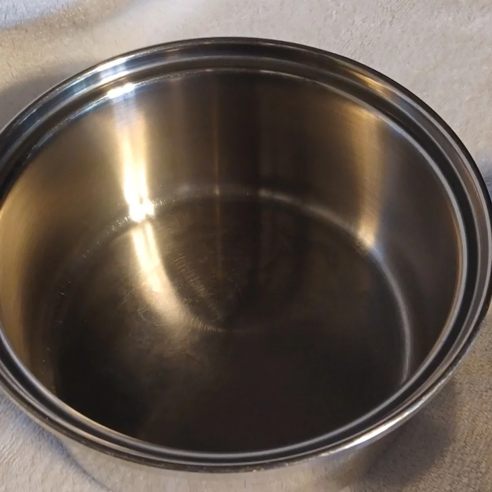 Amway's Queen stainless steel cookware 2.5 qt. Pot with lid 18-8 stainle…